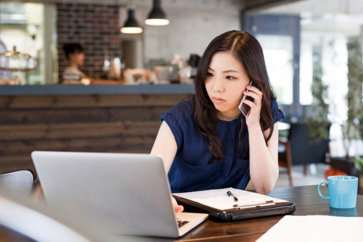 Workshopraum mit Teilnehmern bei Finanzplanung